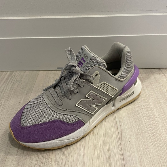 Very Trendy New Balance sneakers - Picture 3 of 5